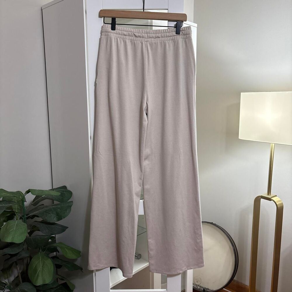 Vuori Essential Wideleg Pant in Ecru Heather size Small Regular Length - Picture 6 of 6